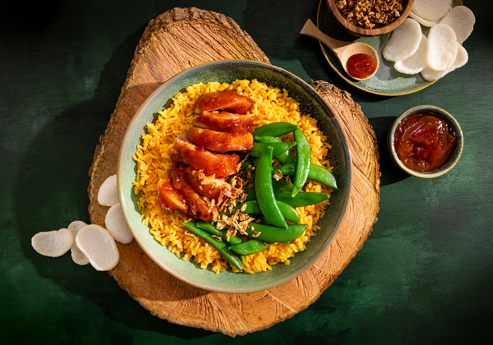 Ajam pangang met sugarsnaps en gele rijst