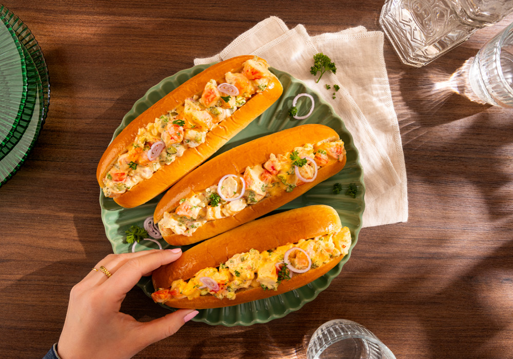 Brioche garnalenbroodje - zoete en pittige aiolisausBrioche garnalenbroodje - zoete en pittige aiolisaus